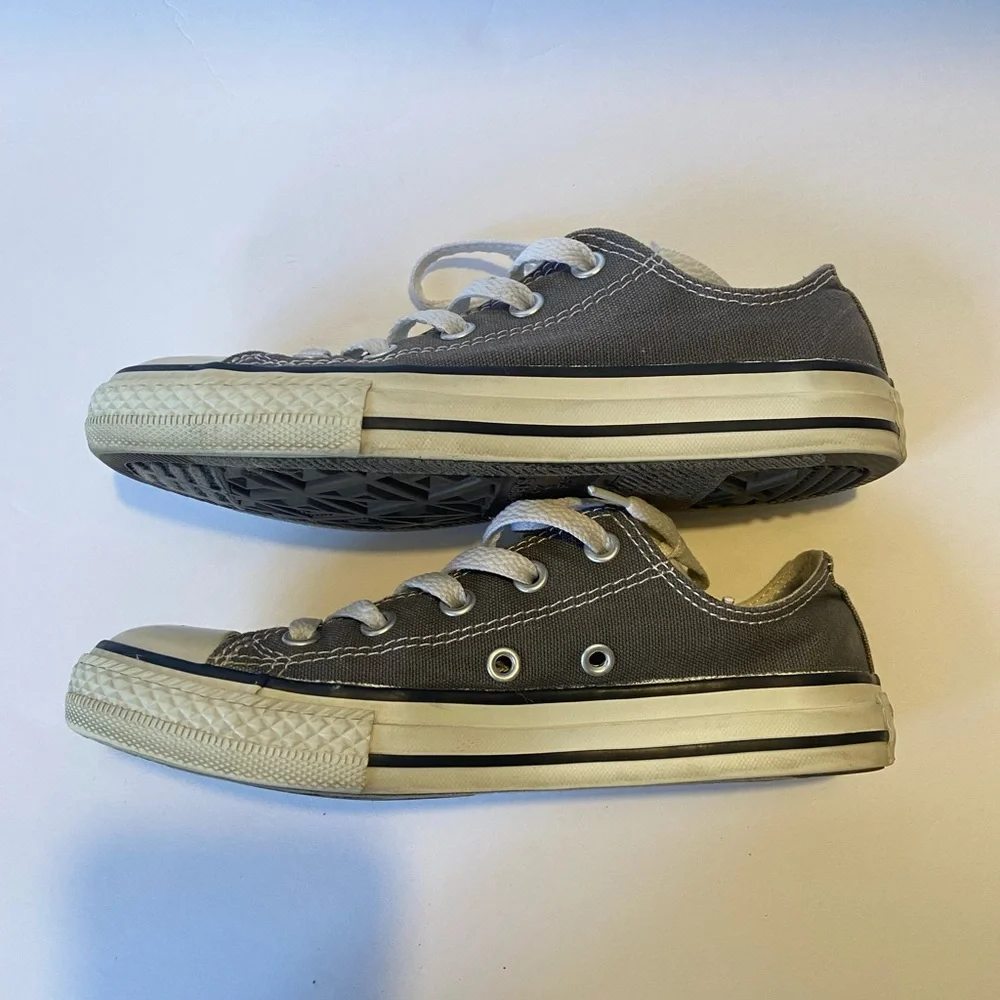 Converse Kids Low Top Gray Sneakers Size 1